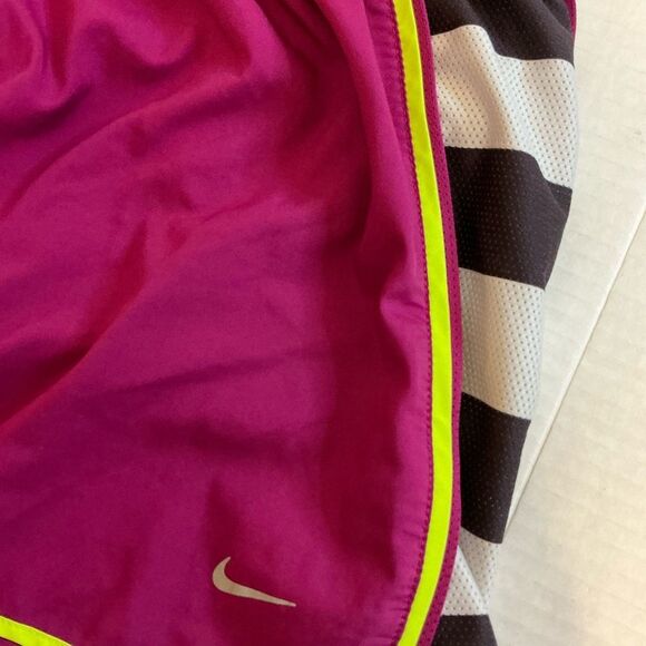 Nike Pink Women's Shorts - Picture 4 of 4